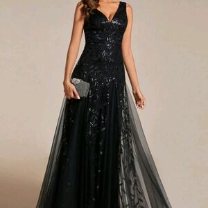 EVER-PRETTY Plunging Neck Sequin Contrast Mesh Formal